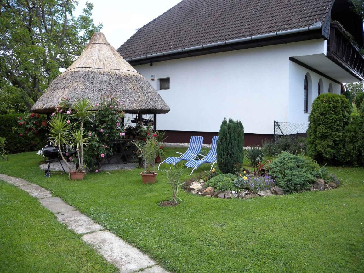 Apartment Balatonbereny 4 Екстериор снимка