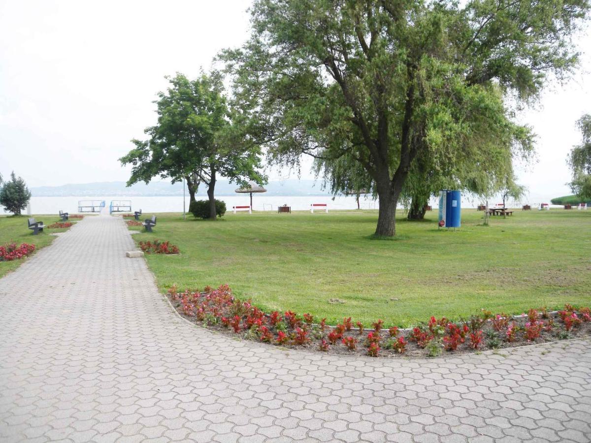 Apartment Balatonbereny 4 Екстериор снимка