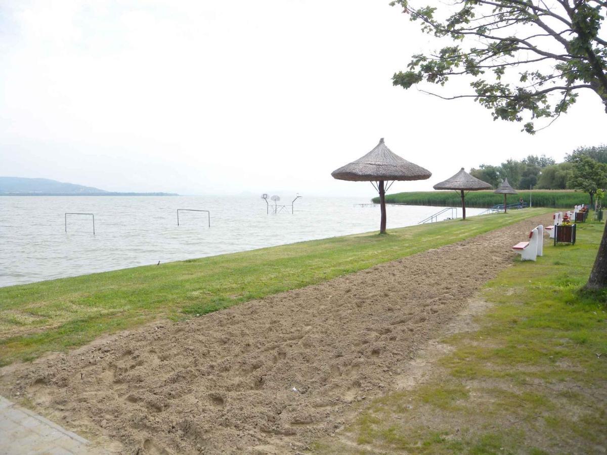 Apartment Balatonbereny 4 Екстериор снимка