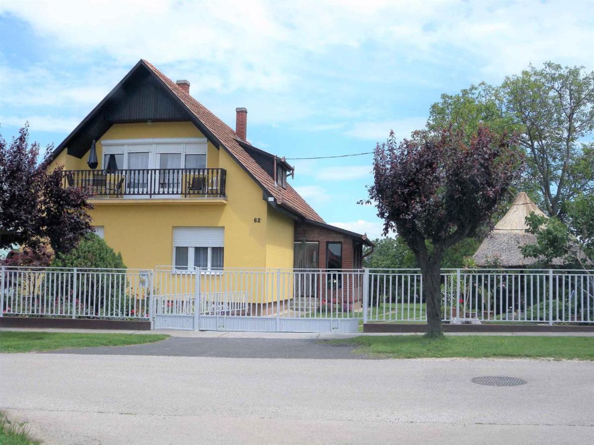 Apartment Balatonbereny 4 Екстериор снимка